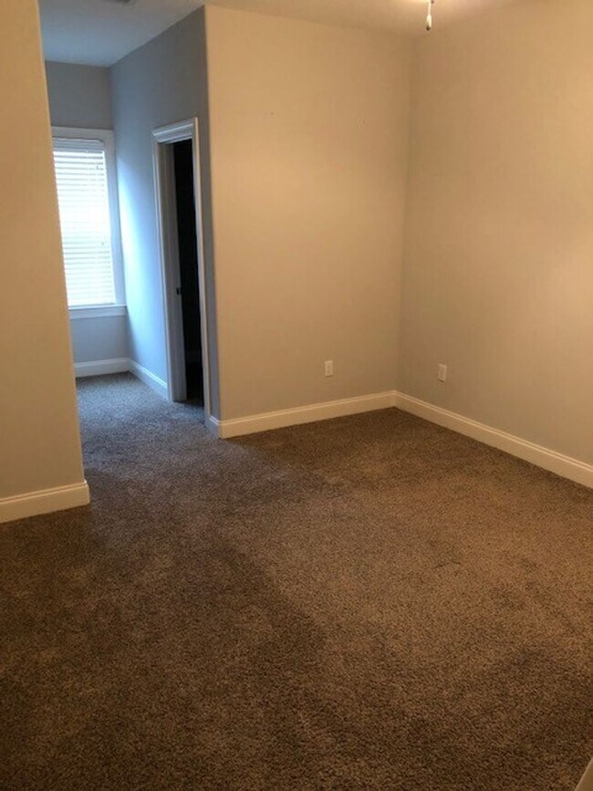 Building Photo - 4BR/4.5BA For Rent