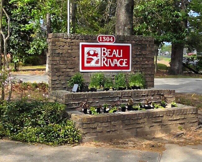 Building Photo - 1304 E Bayou Pky