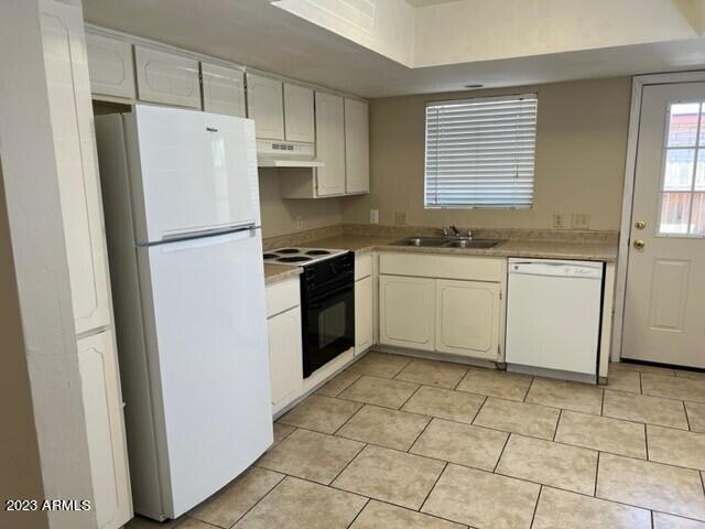 Building Photo - 922 N Pueblo Dr