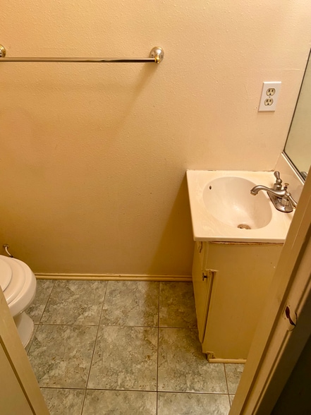 Building Photo - 5882 Bowcroft St