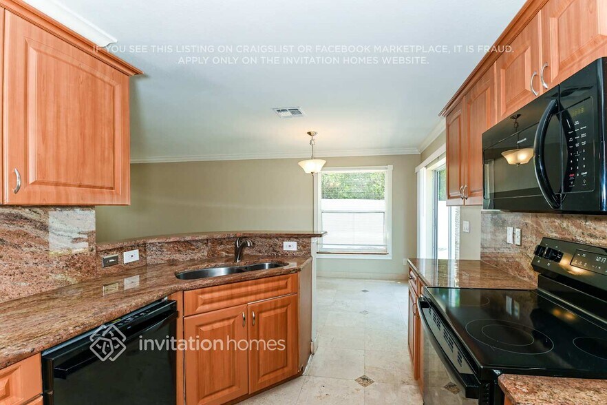 Building Photo - 26880 Silverado E Dr