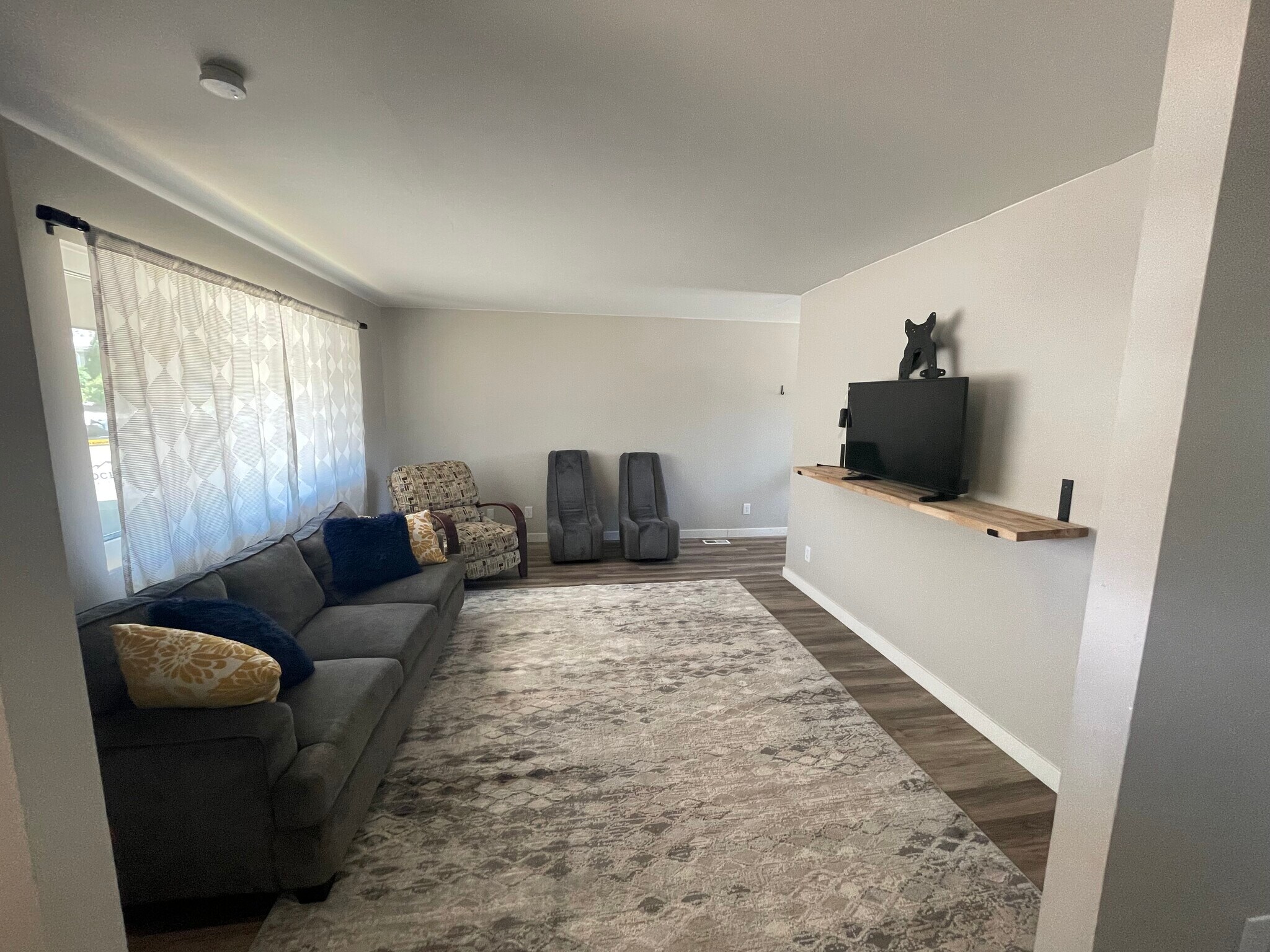 Building Photo - 640 S Sunset Dr