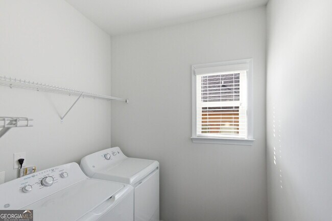 Building Photo - 1415 Dahlia Dr