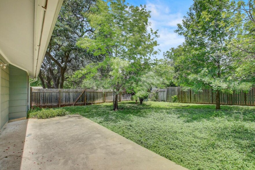 Building Photo - 705 Huntingdon Pl