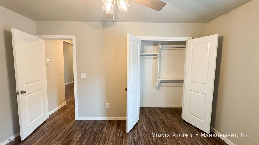 Building Photo - 2010 Kenwood Ave