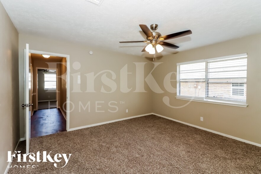 Building Photo - 25448 White Oak Ln