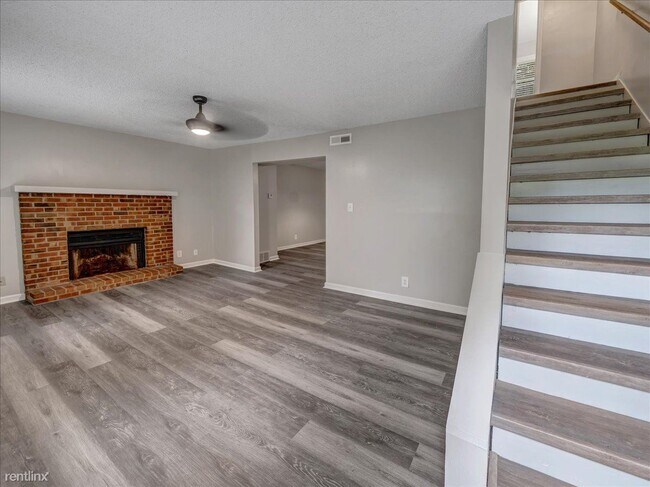 Building Photo - 2 br, 1.5 bath House - 5200 Forsyth Road