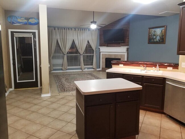 Building Photo - 5727 Woodmoss Ln