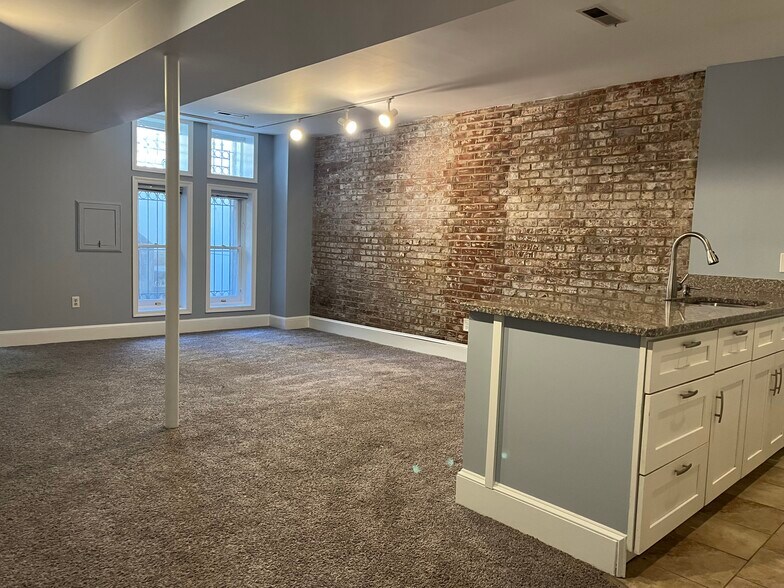 Primary Photo - 2015 Columbia Rd NW