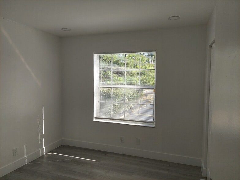 Building Photo - 2319 Johnson St