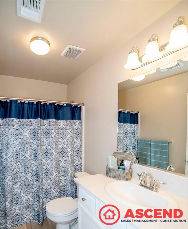 Building Photo - Modern 3 Bed / 2 Bath Home in Bakersfield – Garage + Full Appliance Package