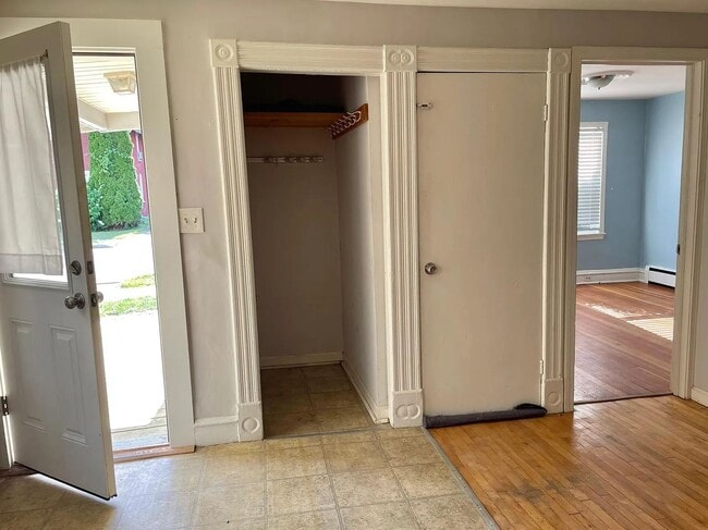 Building Photo - 71 Hickok St