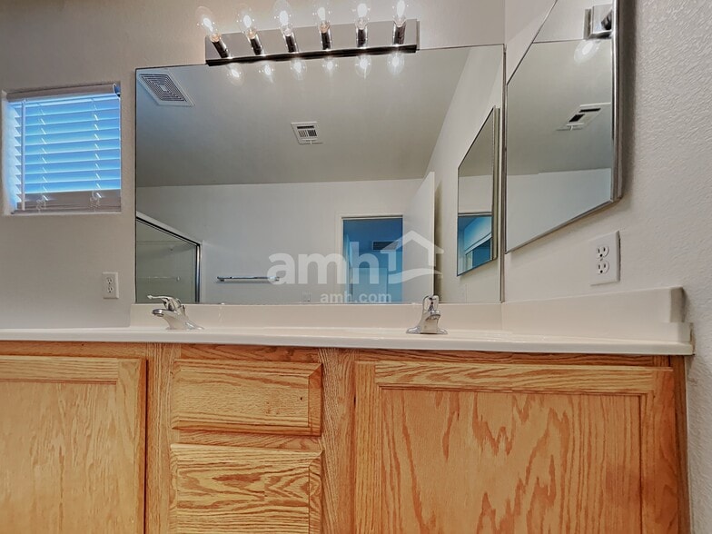 Building Photo - 5283 Railroad River Ave