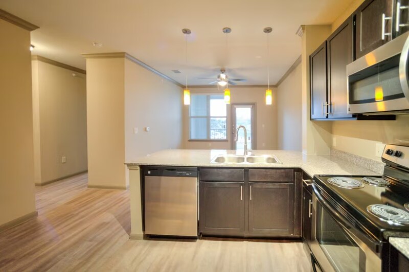 Building Photo - 6520 Jamail Dr