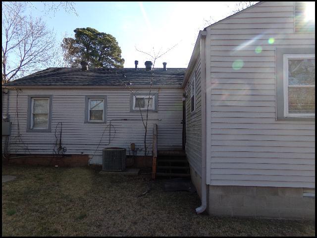 Building Photo - 1320 Adams St