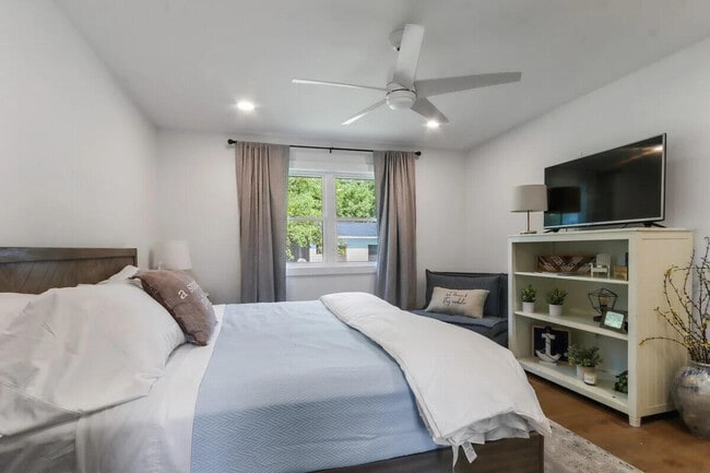 Building Photo - 190 Dewey Ave