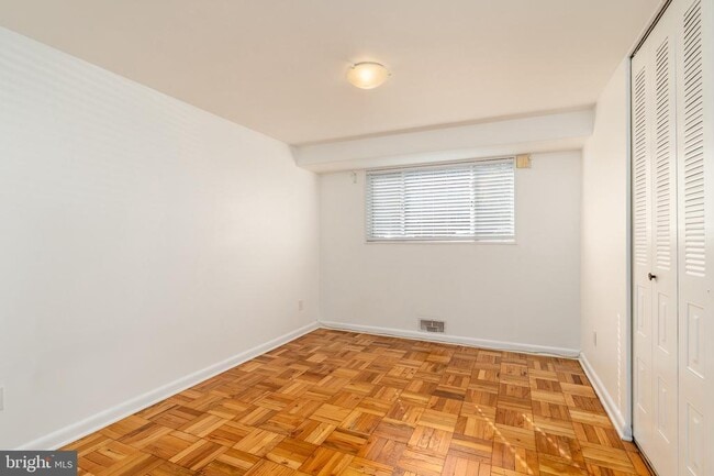 Building Photo - 10423 Montrose Ave