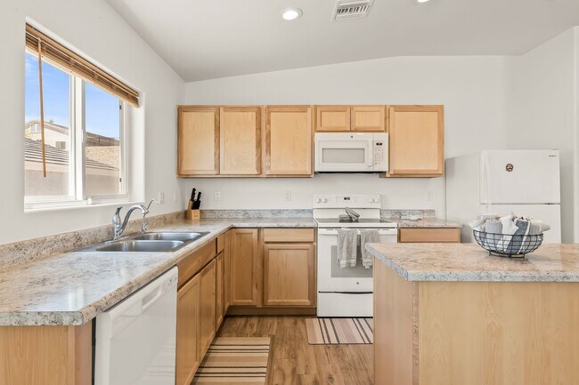 Building Photo - Charming 2-Bed, 2-Bath Home in Fox Creek SHORT OR LONG TERM AVAILABLE