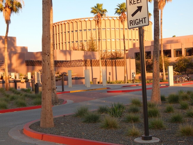 Building Photo - 2103 S Granada Dr