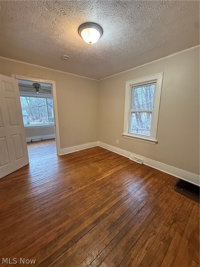 Building Photo - 805 Carpenter St