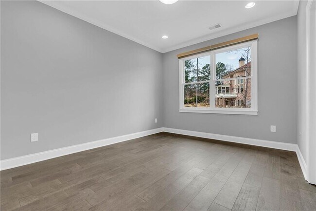 Building Photo - 909 Sunny Meadows Ln