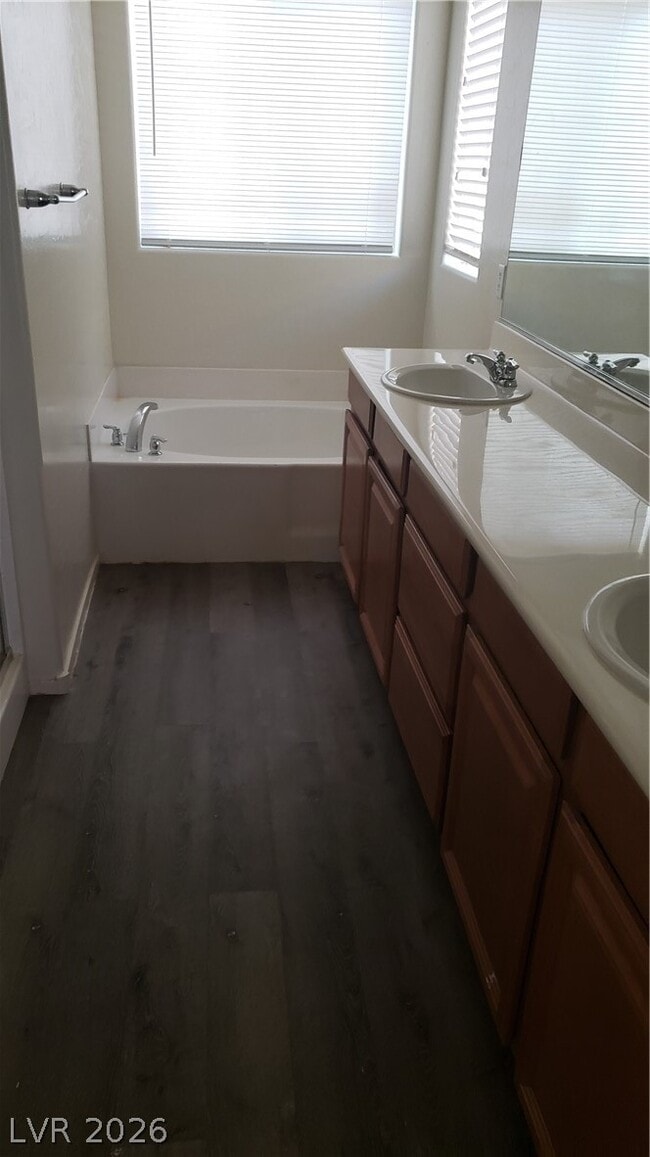 Building Photo - 7510 Perla Del Mar Ave