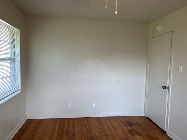 Building Photo - 1510 Metropolitan Dr