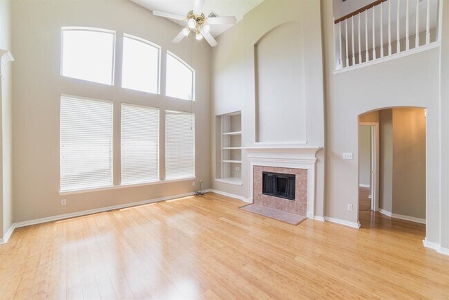 Building Photo - 4914 Mulberry Cir