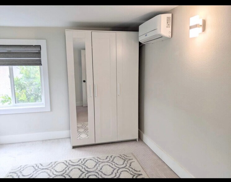 Building Photo - 835 N Raymond Ave