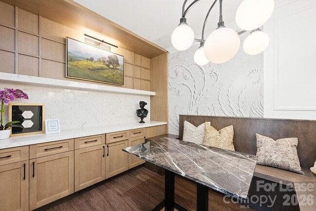 Building Photo - 2025 Cleveland Ave