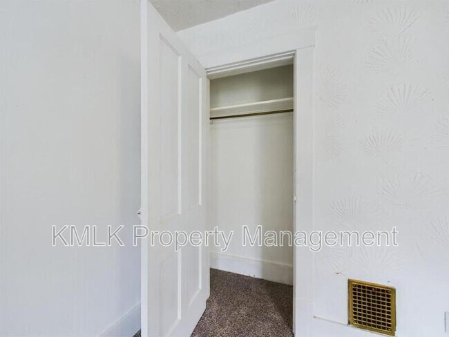 Building Photo - 665 Kling St