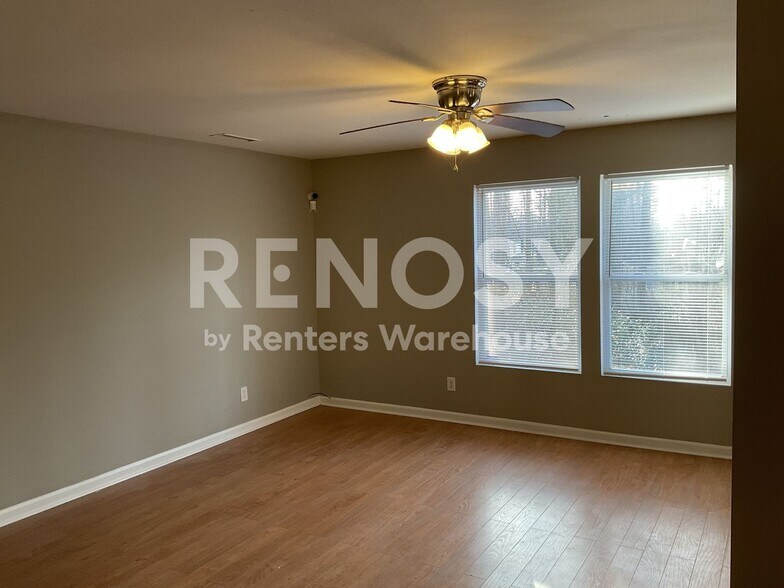 Building Photo - 3107 Meadow Knoll Dr