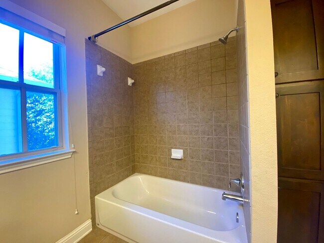 Building Photo - Large Home in Mueller!  Available for October!