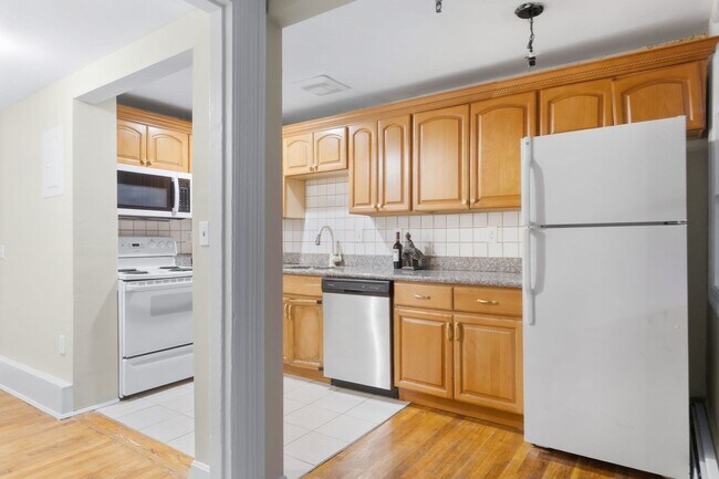 Building Photo - 167 Beacon St