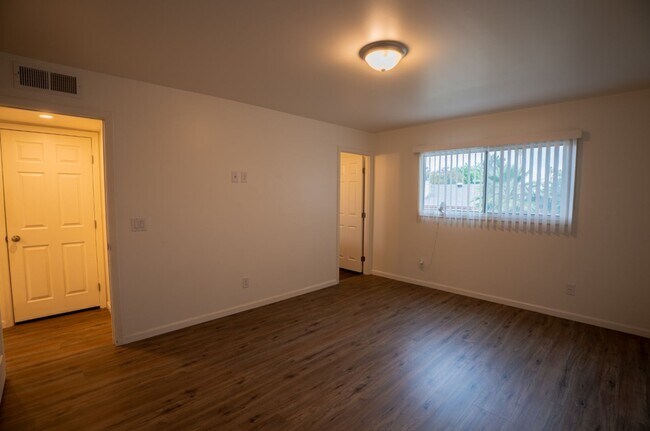 Building Photo - 1720 E Hermosa Dr