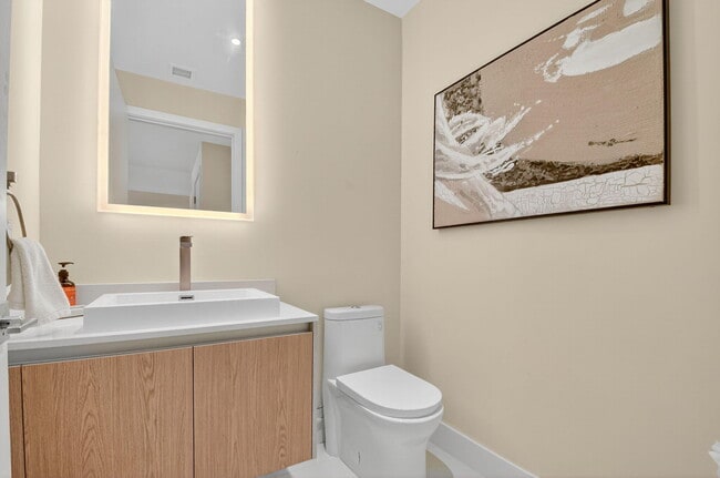 Building Photo - 3100 N Ocean Dr