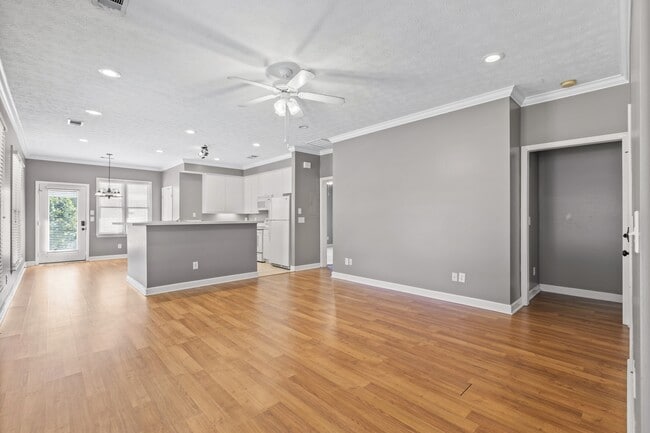 Building Photo - 1623 Wellington St