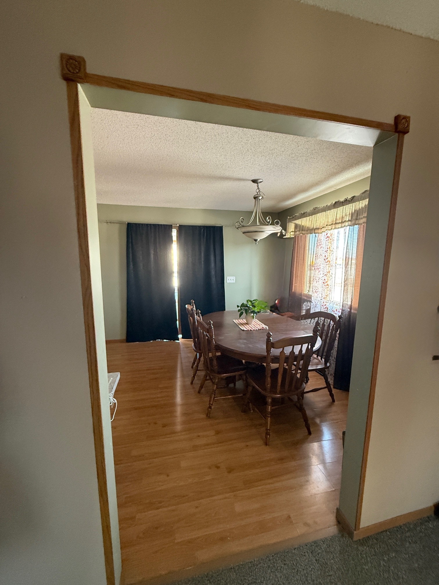 Building Photo - 413 Lilac Ln