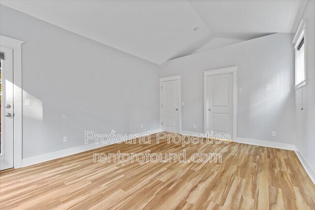 Building Photo - 7909 SW Oviatt Dr