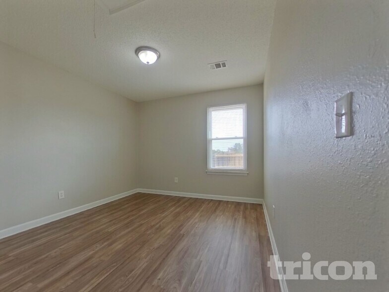 Building Photo - 279 Legend Oaks Dr