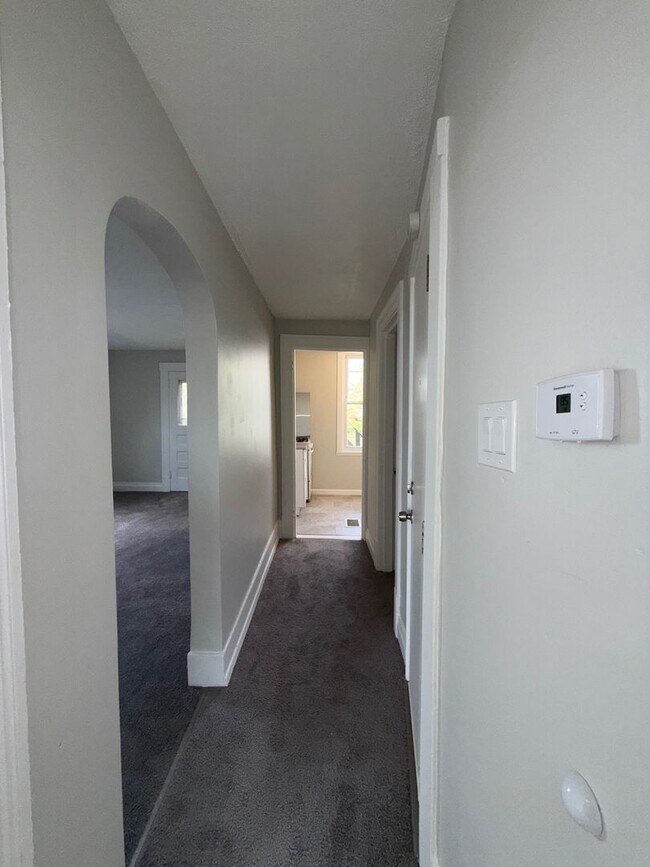 Building Photo - 2 Bed 1 Bath in Swissvale!