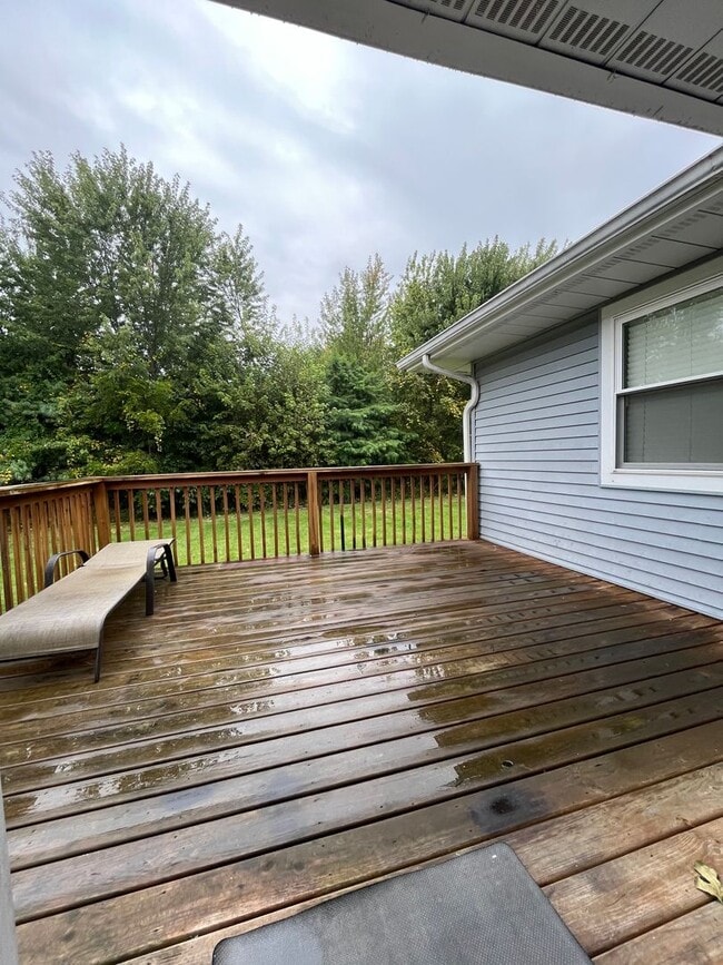 Building Photo - Beautiful home, rural setting but close to...