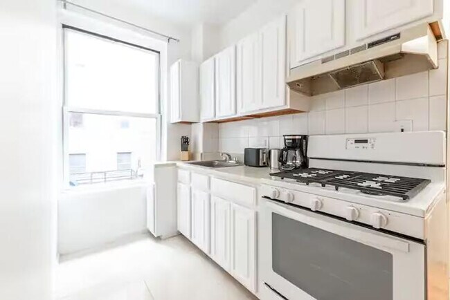 Building Photo - 451 9th Ave