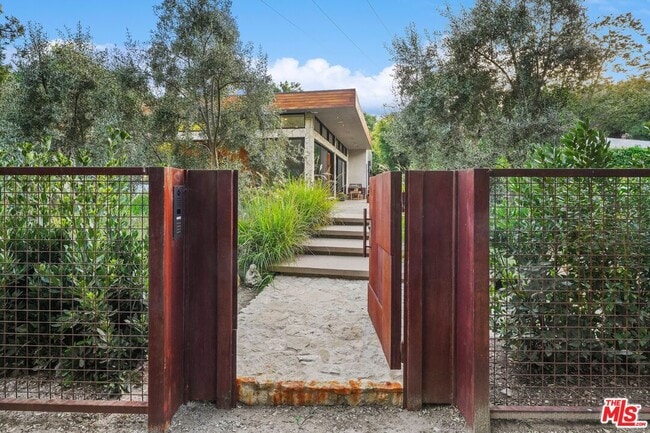 Building Photo - 1416 Bonnell Dr