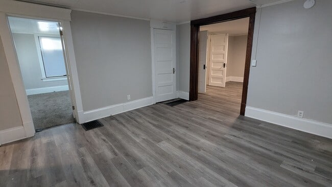 Building Photo - 916 6th St NW