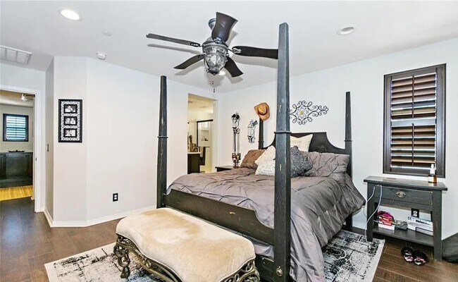 Building Photo - 418 Vista Dr