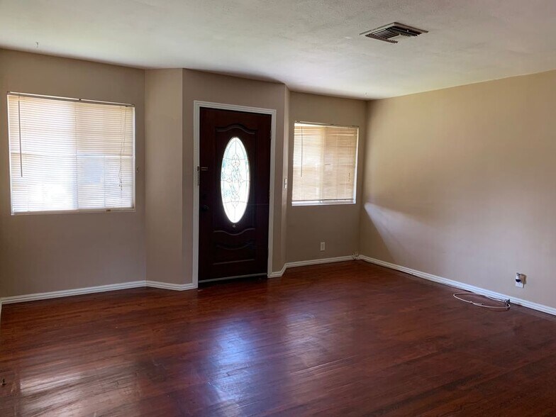 Building Photo - 1320 3 Ranch Rd