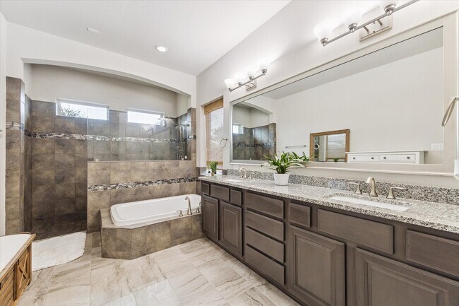 Building Photo - 10110 Hooke Dr