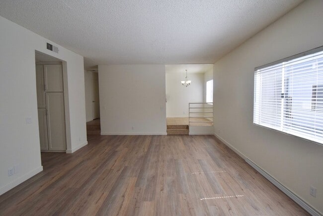 Building Photo - 11315 Moorpark St