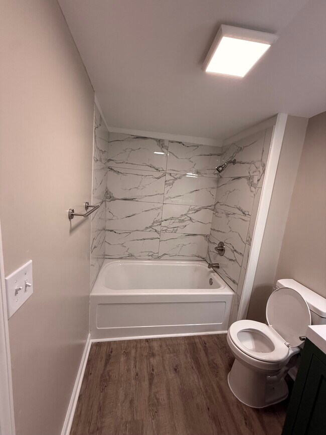 Building Photo - 121 Camellia Dr